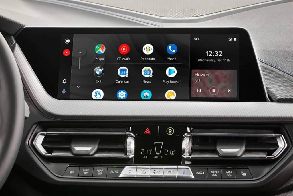 Přehled aplikací Android Auto na displeji BMW